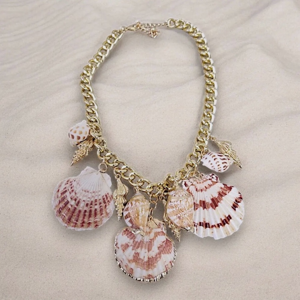 NWT - Shell Charm Necklace - Picture 2 of 3